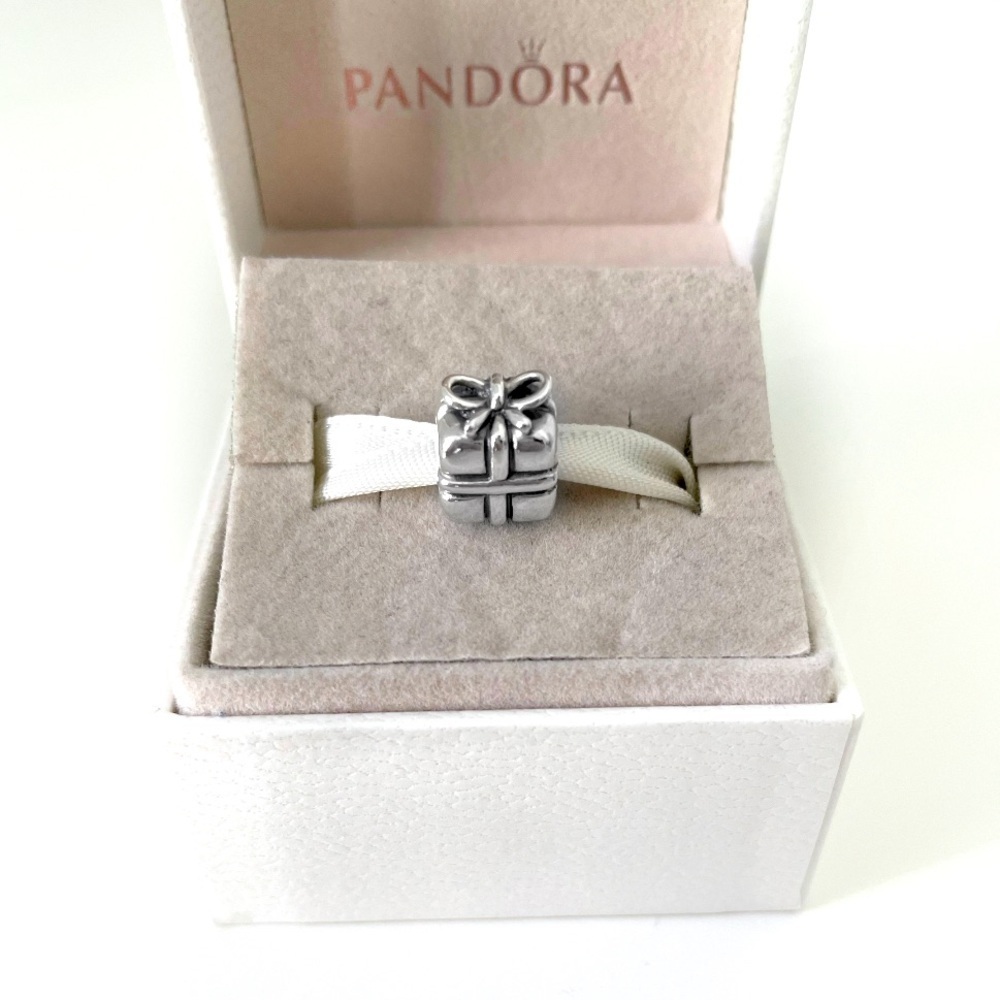 Pandora Gift Charm